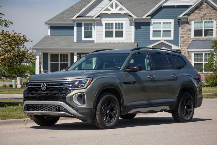 volkswagen-atlas-peak-edition-2026-01-exterior-front-angle