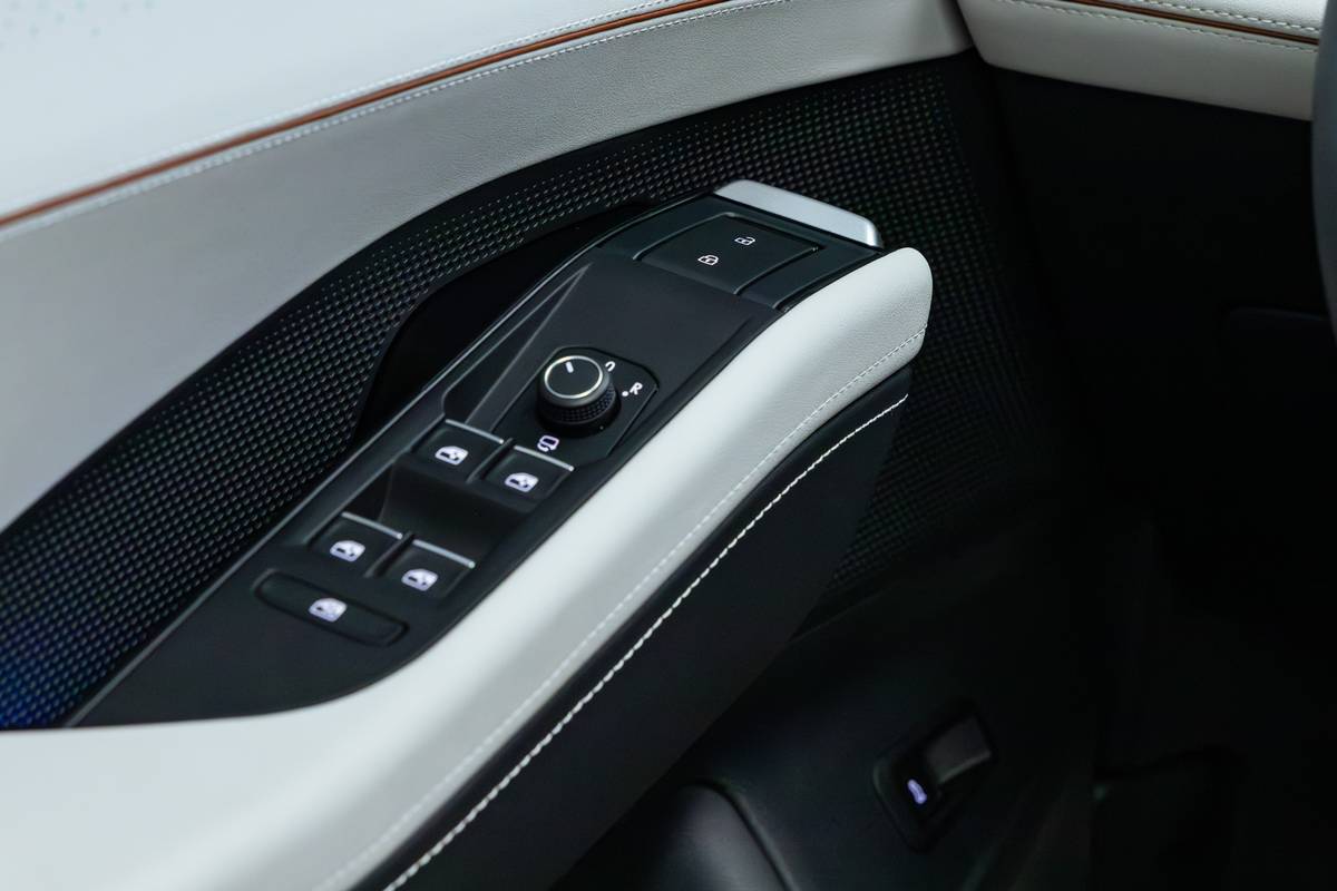 volkswagen atlas r line 2027 interior oem 26 jpg