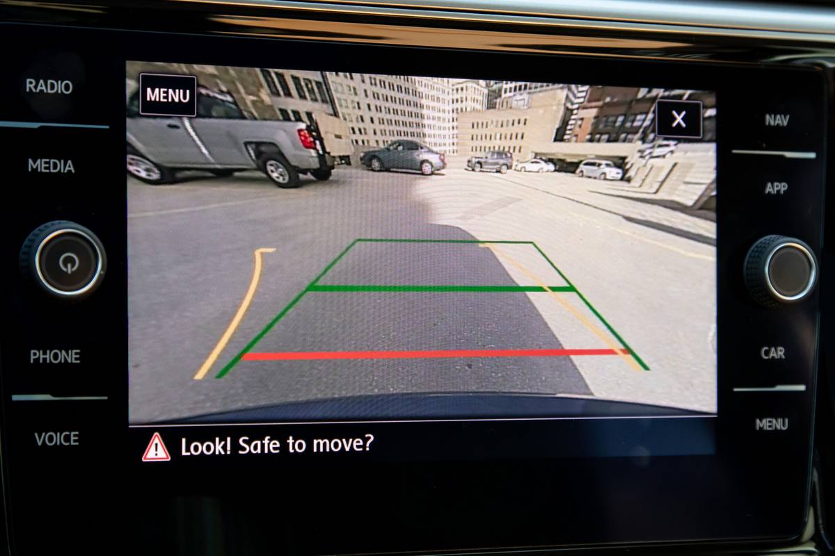 volkswagen atlas sel awd 2019 28 camera center stack display front row interior jpg