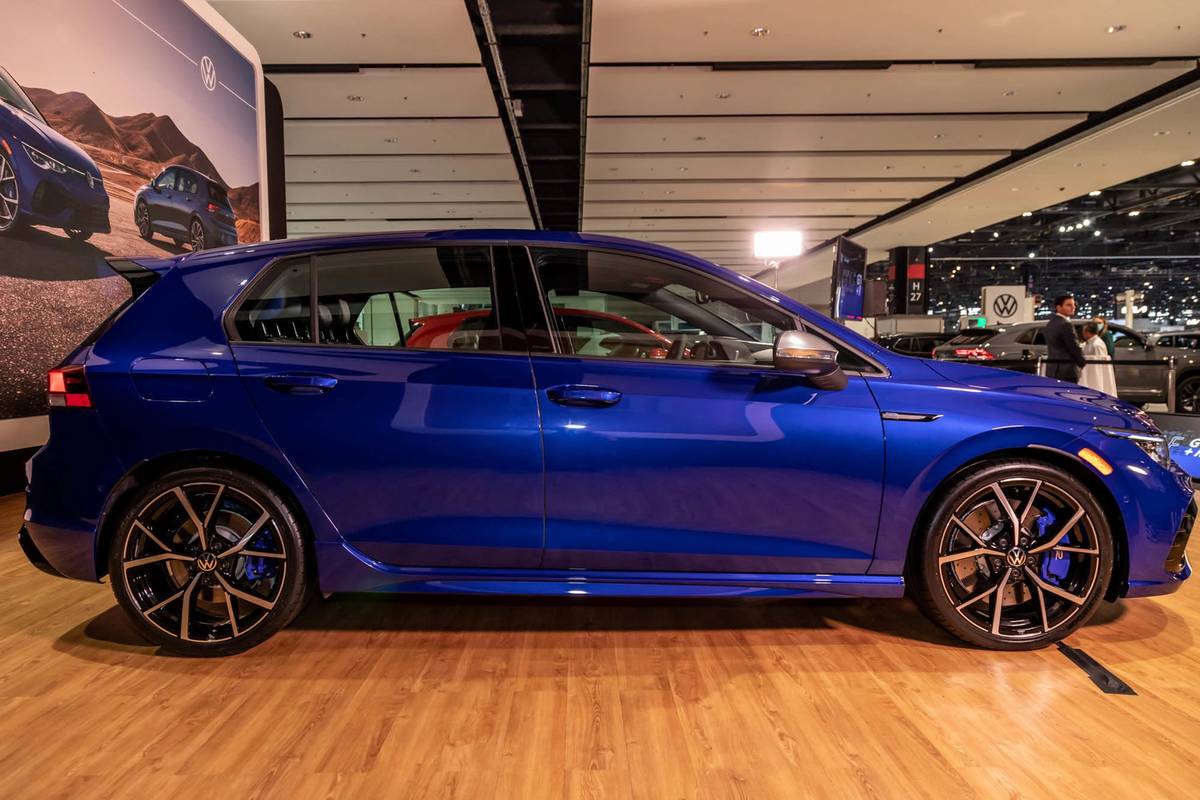 Volkswagen introduces new Golf GTI and Golf R at Chicago Auto Show