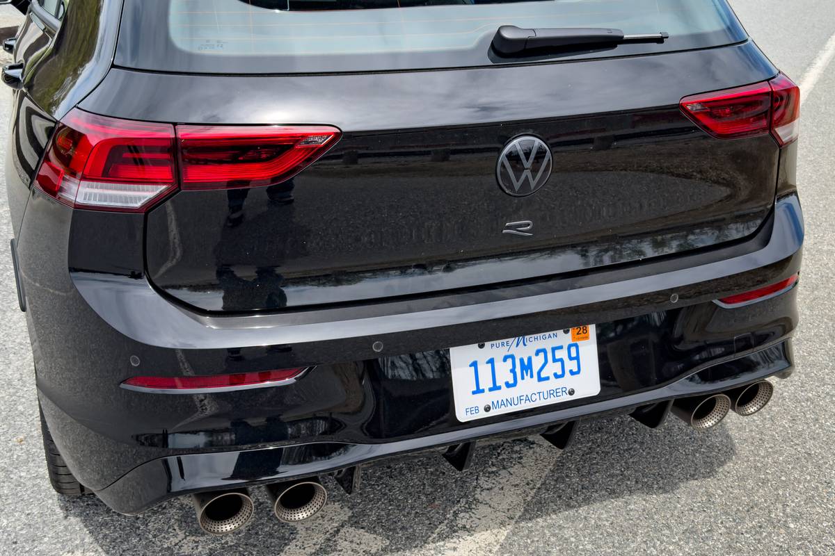 volkswagen golf r 2025 08 exterior rear black scaled jpg