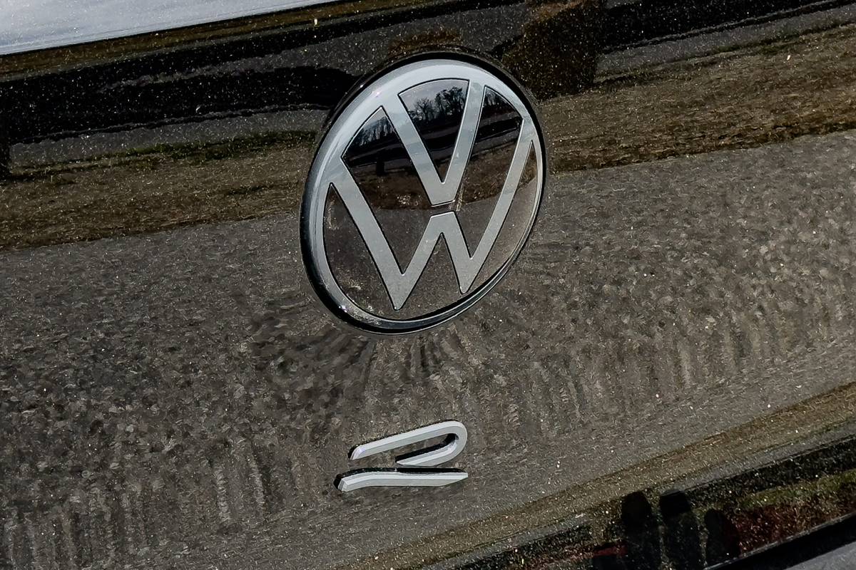 volkswagen golf r 2025 09 exterior rear badge scaled jpg