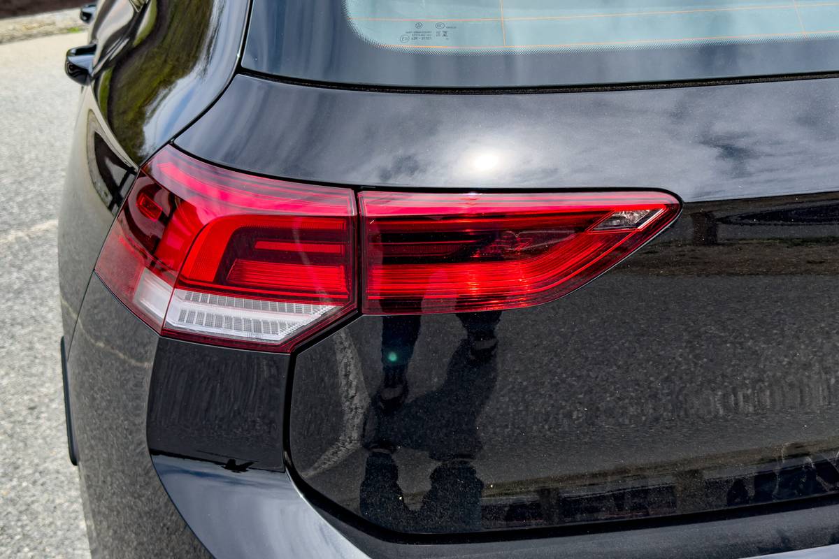 volkswagen golf r 2025 11 exterior taillight scaled jpg