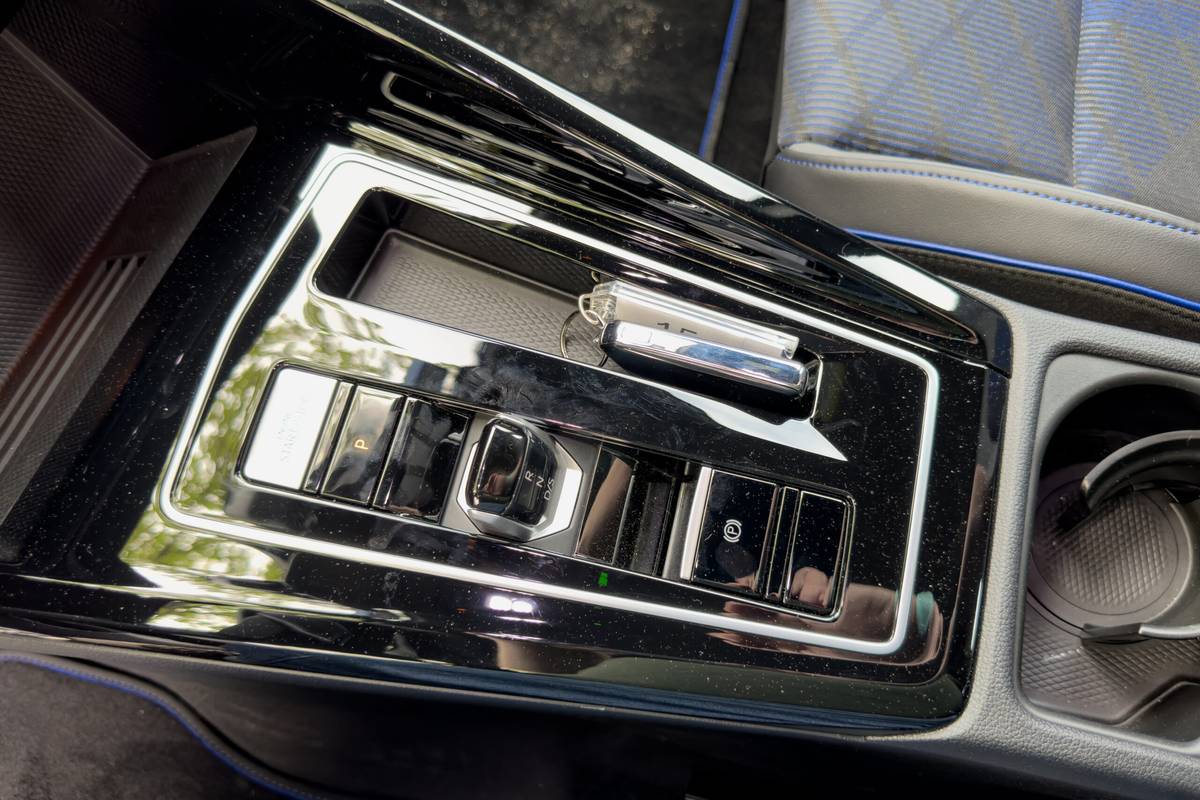 volkswagen golf r 2025 21 interior gearshift scaled jpg