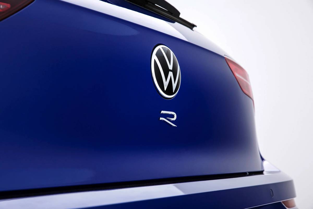 Volkswagen Golf R teaser