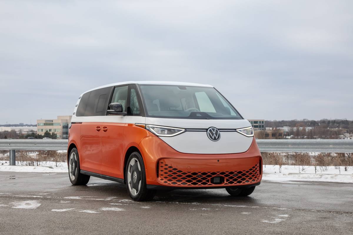 volkswagen id buzz 2025 04 exterior front angle scaled jpg
