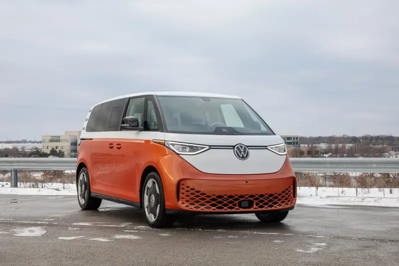 volkswagen-id-buzz-2025-04-exterior-front-angle