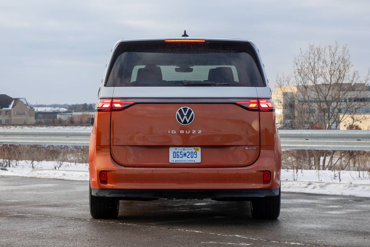 volkswagen id buzz 2025 13 exterior rear scaled jpg