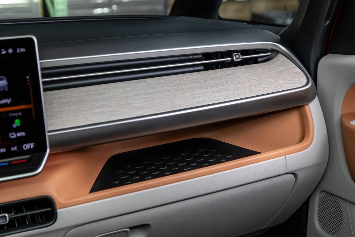volkswagen id buzz 2025 30 interior dashboard scaled jpg
