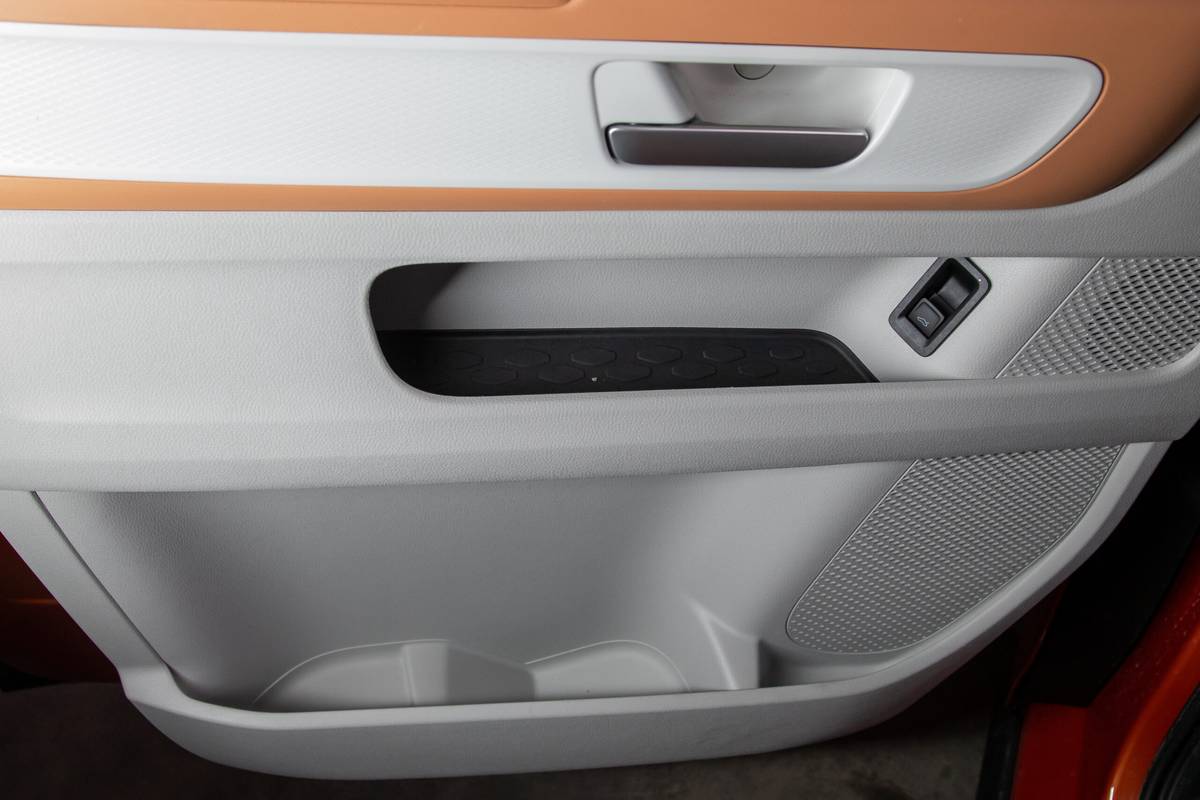 volkswagen id buzz 2025 35 interior door scaled jpg