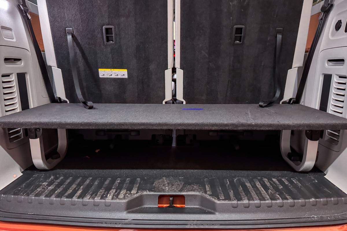 volkswagen id buzz pro s plus 2025 02 interior cargo jpg
