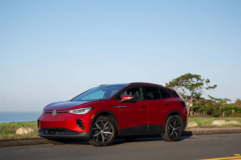 volkswagen-id4-pro-s-2024-01-exterior-front-angle
