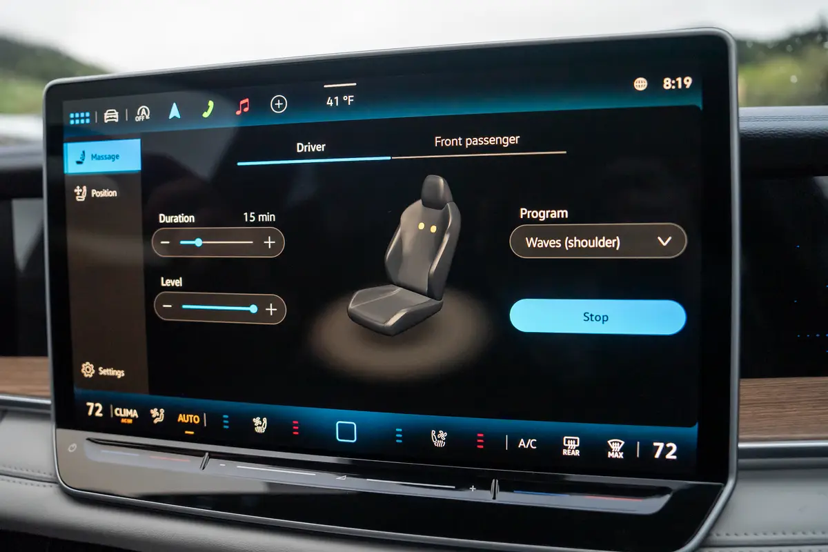 volkswagen tiguan 2025 21 interior center stack display jpg