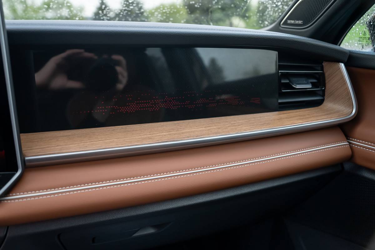 volkswagen tiguan 2025 23 interior dashboard jpg