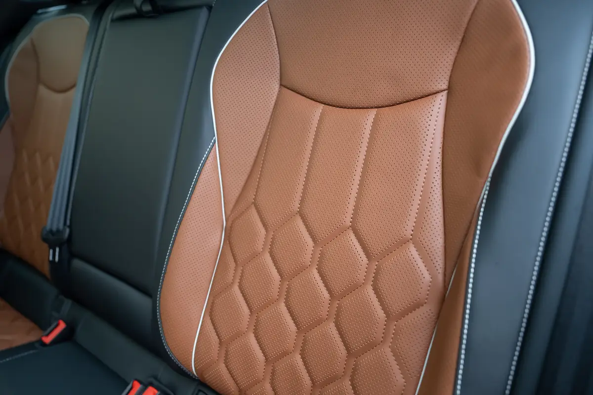 volkswagen tiguan 2025 30 interior backseat jpg