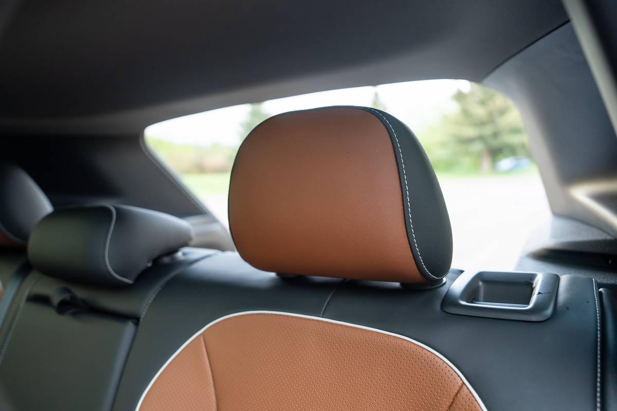 volkswagen tiguan 2025 31 interior backseat jpg