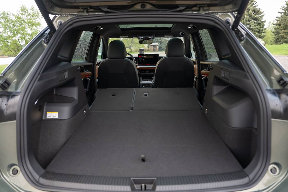 volkswagen tiguan 2025 33 interior cargo jpg