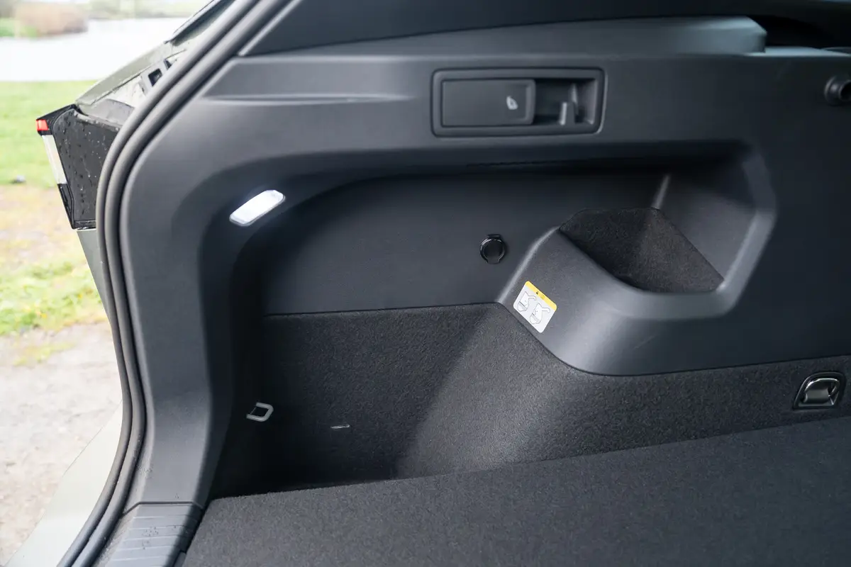 volkswagen tiguan 2025 35 interior cargo jpg