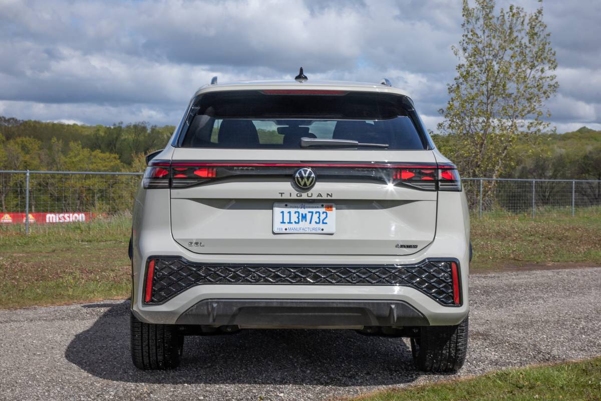 volkswagen tiguan sel r line 2025 06 exterior rear scaled jpg