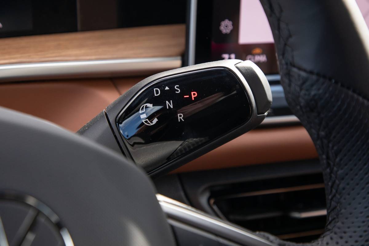 volkswagen tiguan sel r line 2025 16 interior gearshift scaled jpg