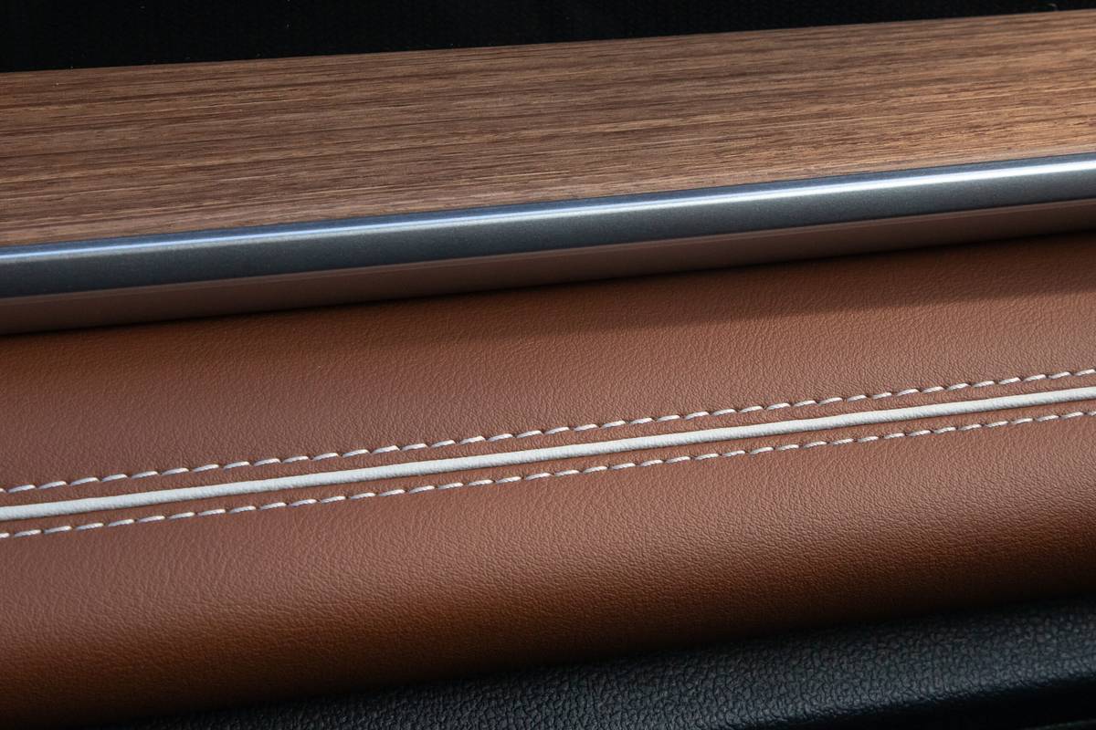 volkswagen tiguan sel r line 2025 35 interior dashboard scaled jpg
