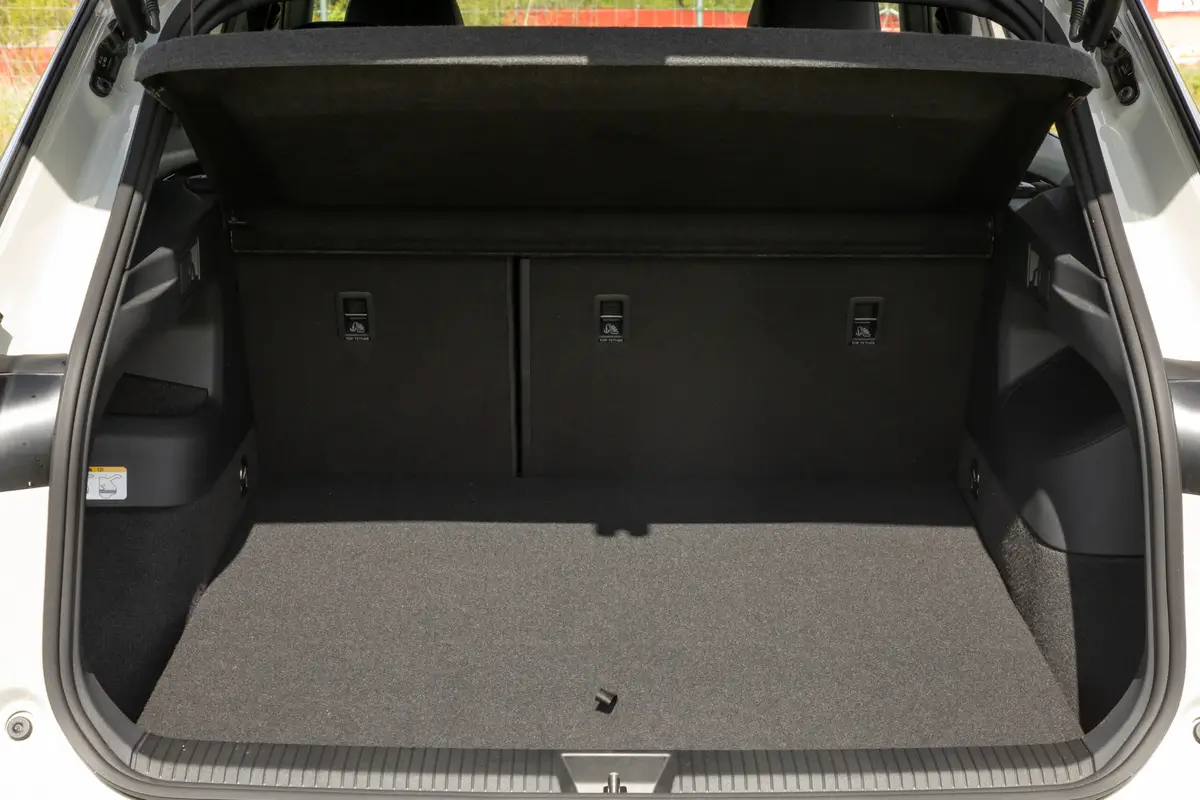 volkswagen tiguan sel r line 2025 38 interior cargo scaled jpg