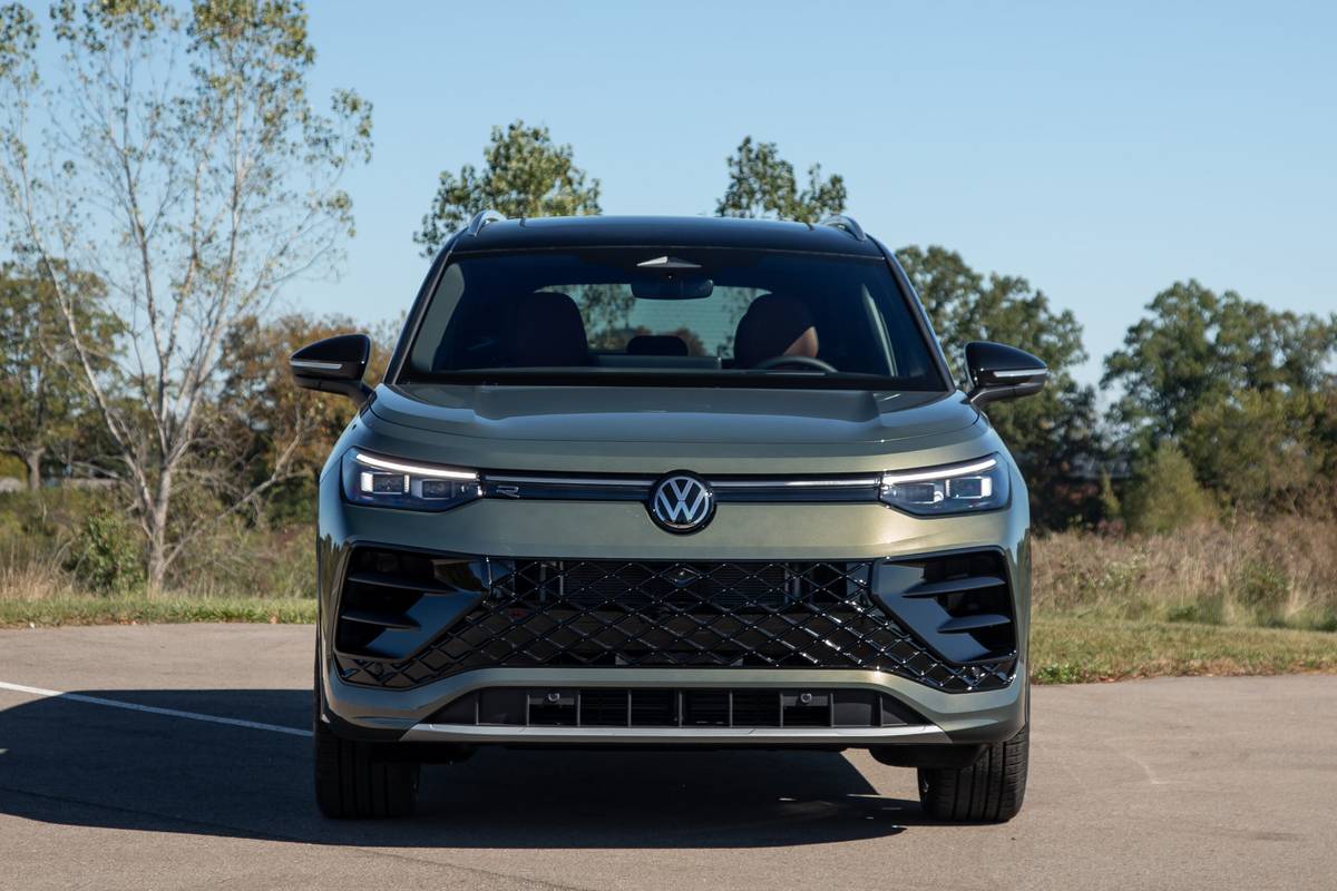 volkswagen tiguan sel r line turbo 2026 03 exterior front scaled jpg