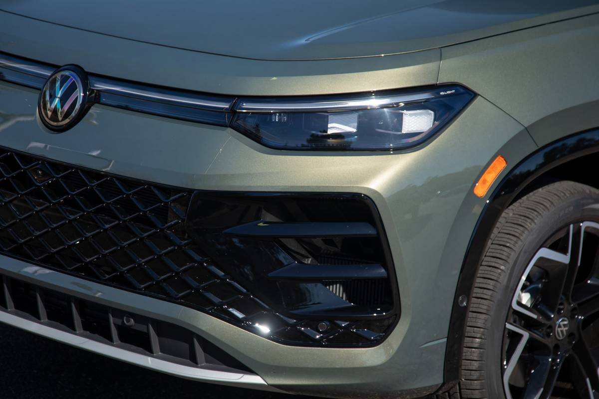 volkswagen tiguan sel r line turbo 2026 04 exterior headlight scaled jpg