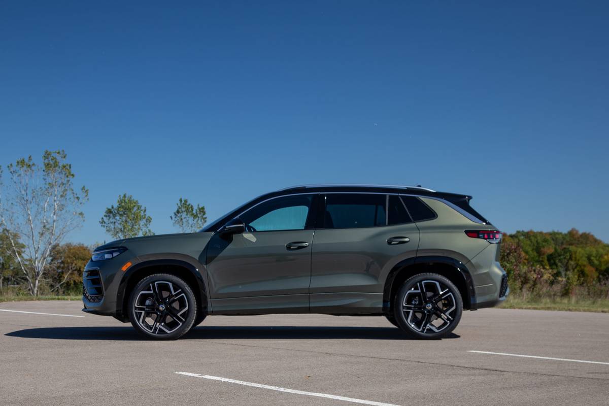 volkswagen tiguan sel r line turbo 2026 05 exterior profile scaled jpg