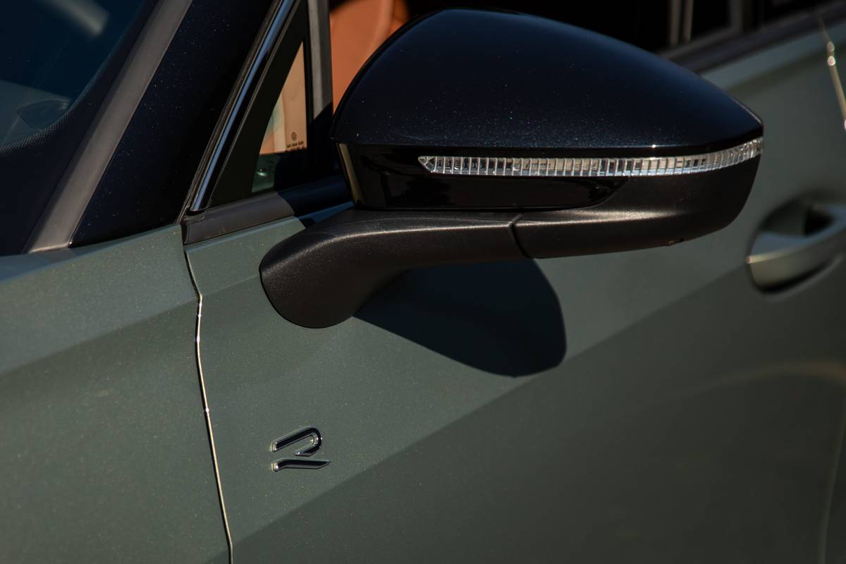 volkswagen tiguan sel r line turbo 2026 06 exterior profile badge scaled jpg