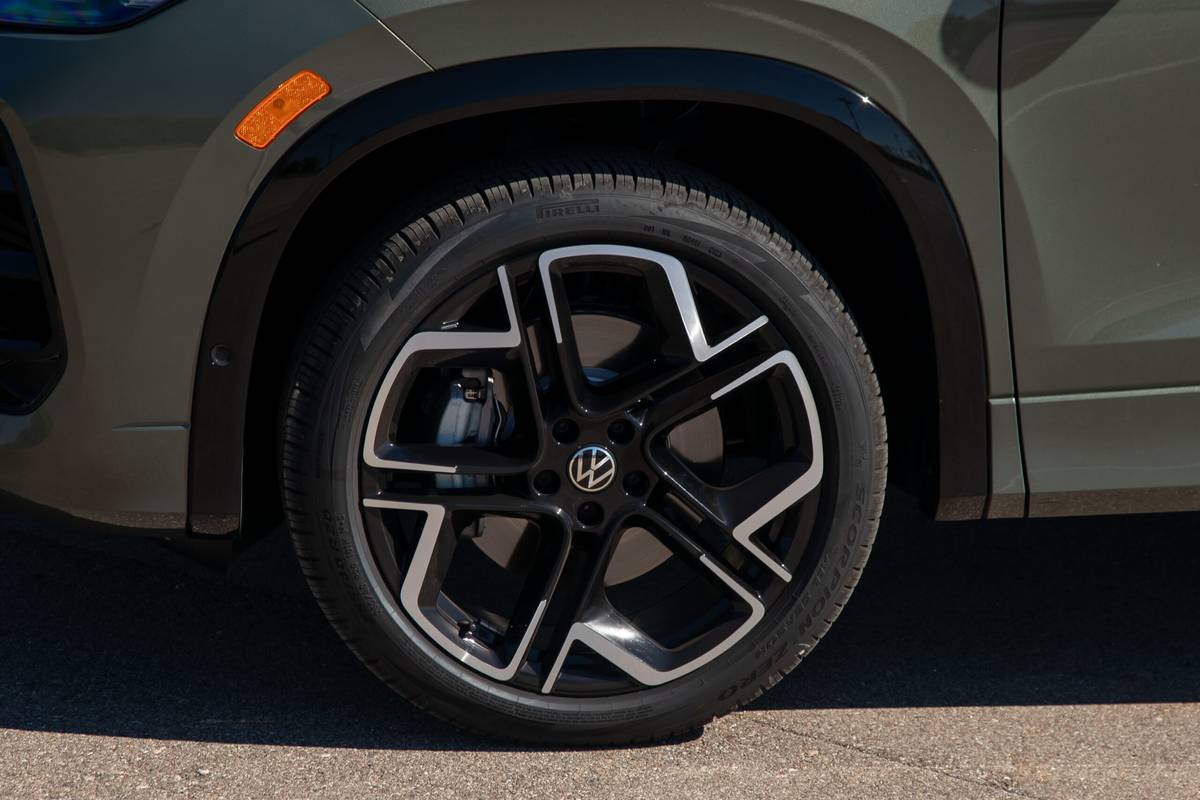 volkswagen tiguan sel r line turbo 2026 08 exterior wheel scaled jpg