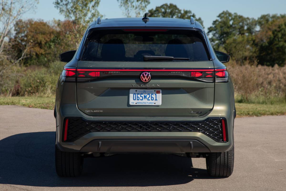 volkswagen tiguan sel r line turbo 2026 10 exterior rear scaled jpg