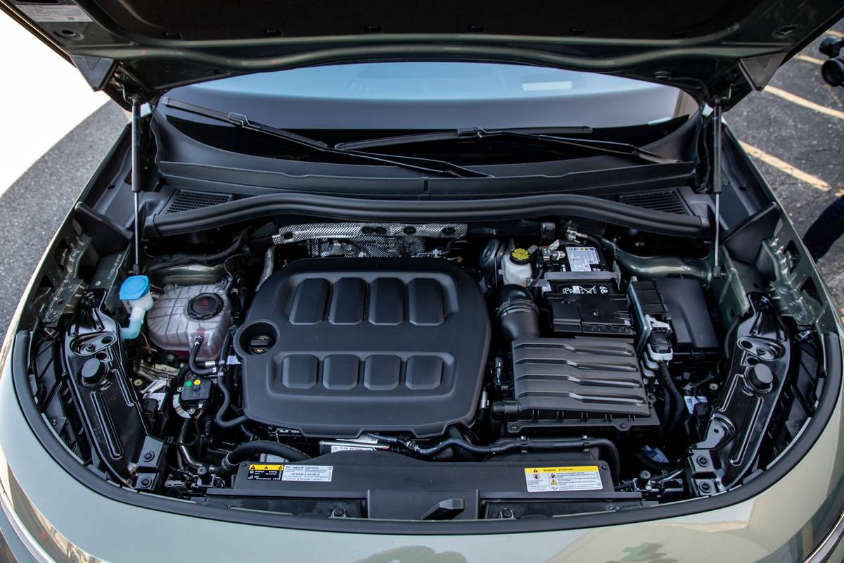 volkswagen tiguan sel r line turbo 2026 15 interior engine scaled jpg