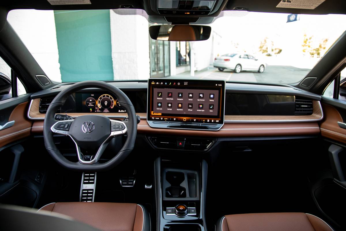 volkswagen tiguan sel r line turbo 2026 16 interior front row jpg