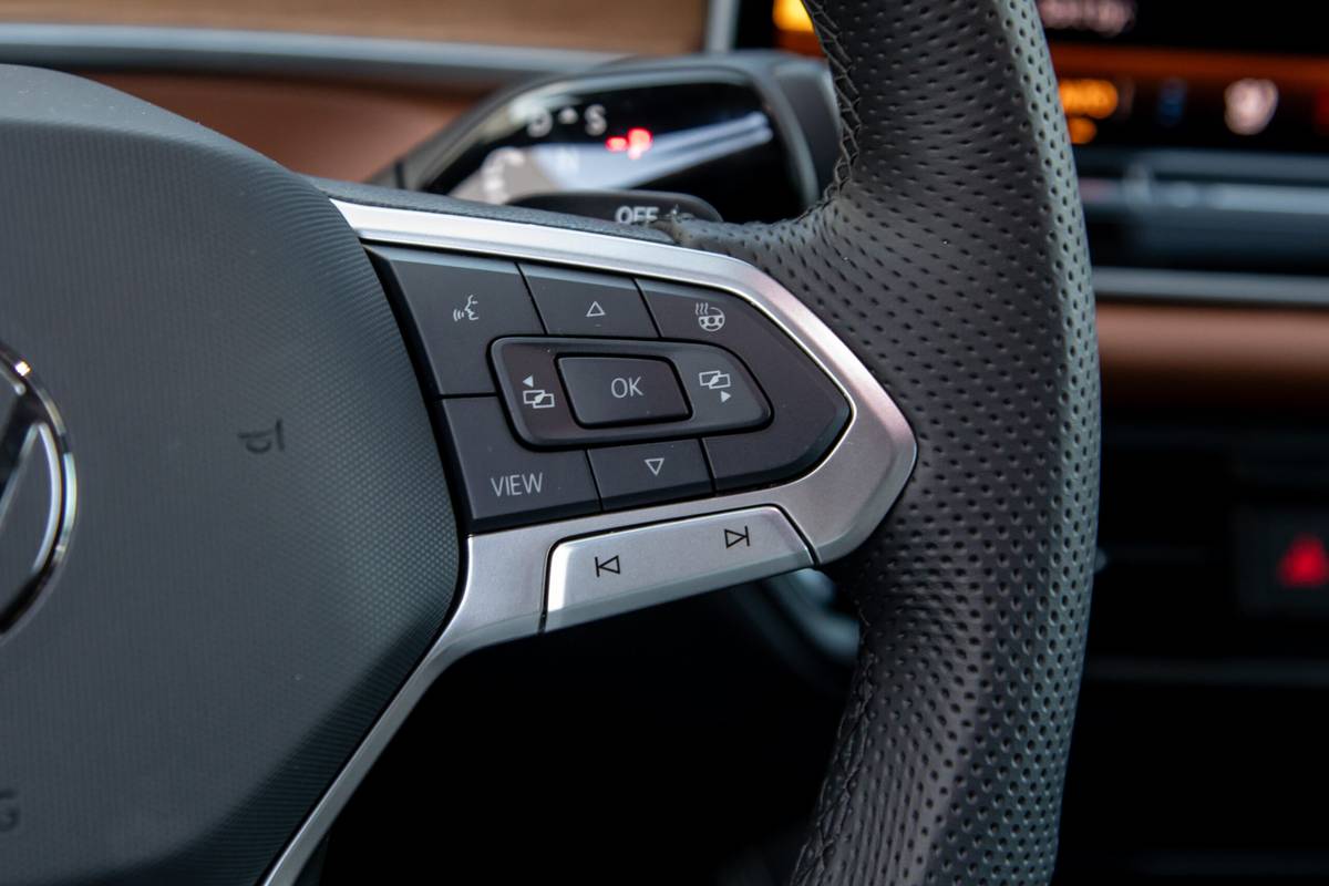 volkswagen tiguan sel r line turbo 2026 24 interior steering wheel controls scaled jpg