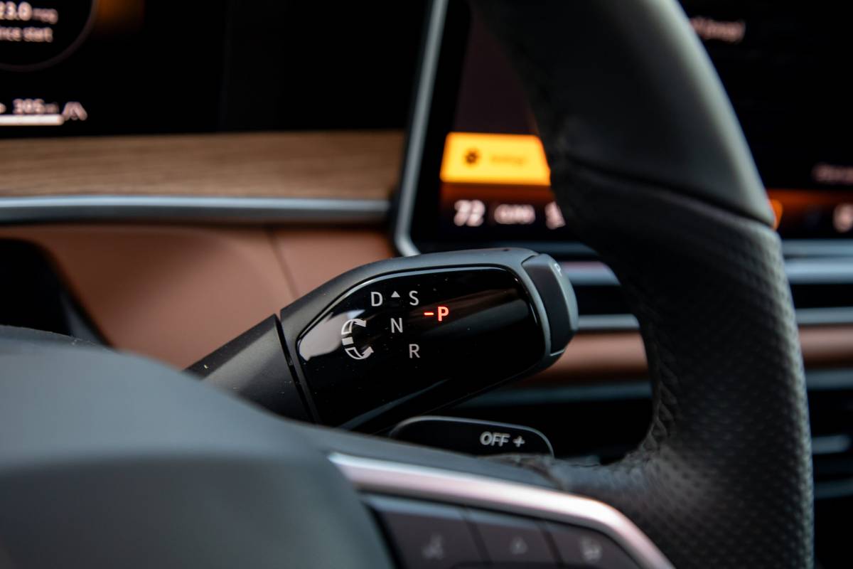 volkswagen tiguan sel r line turbo 2026 25 interior gearshift scaled jpg