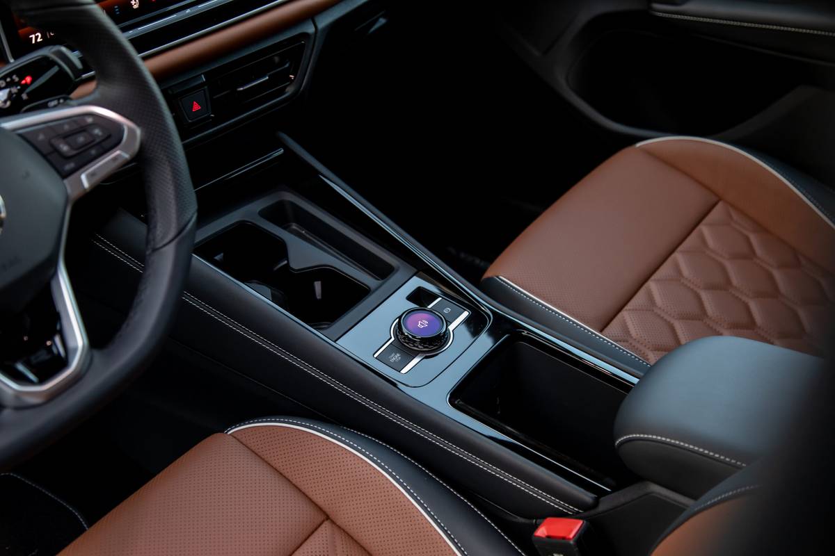 volkswagen tiguan sel r line turbo 2026 28 interior center console scaled jpg