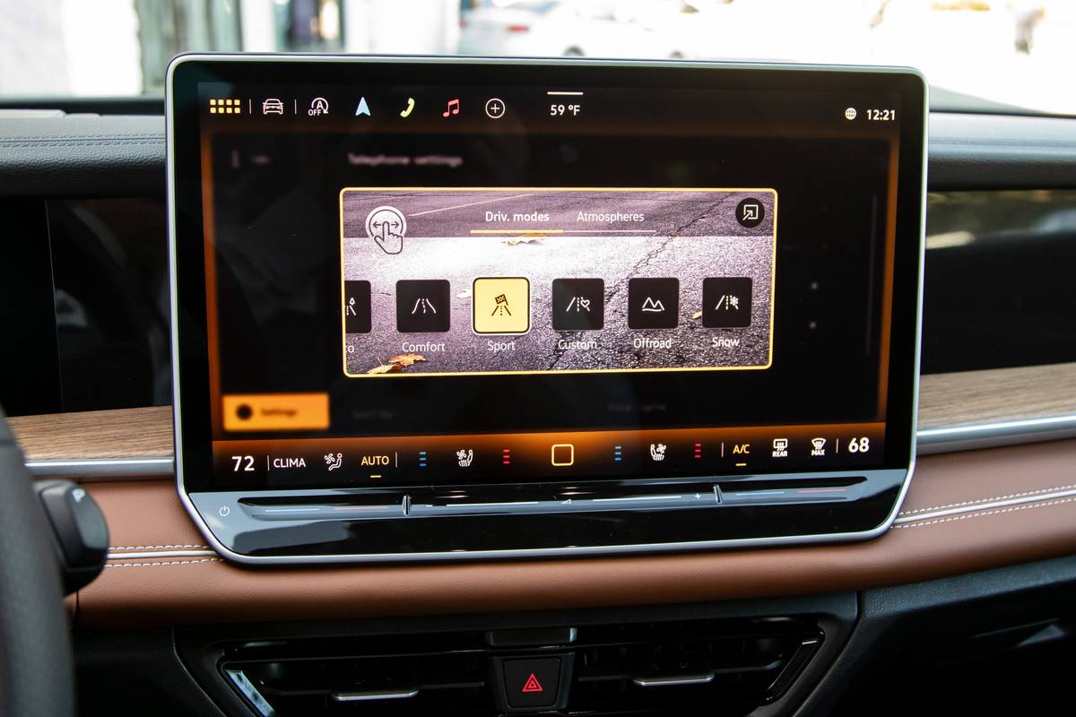 volkswagen tiguan sel r line turbo 2026 32 interior center stack display scaled jpg