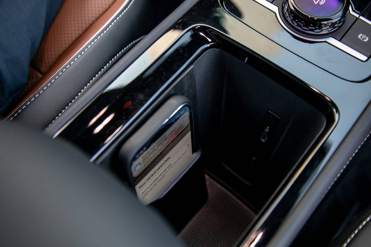 volkswagen tiguan sel r line turbo 2026 34 interior charge pad scaled jpg