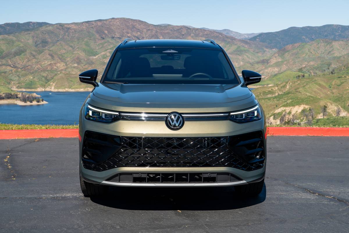 volkswagen tiguan sel r line turbo awd 2026 01 exterior front jpg