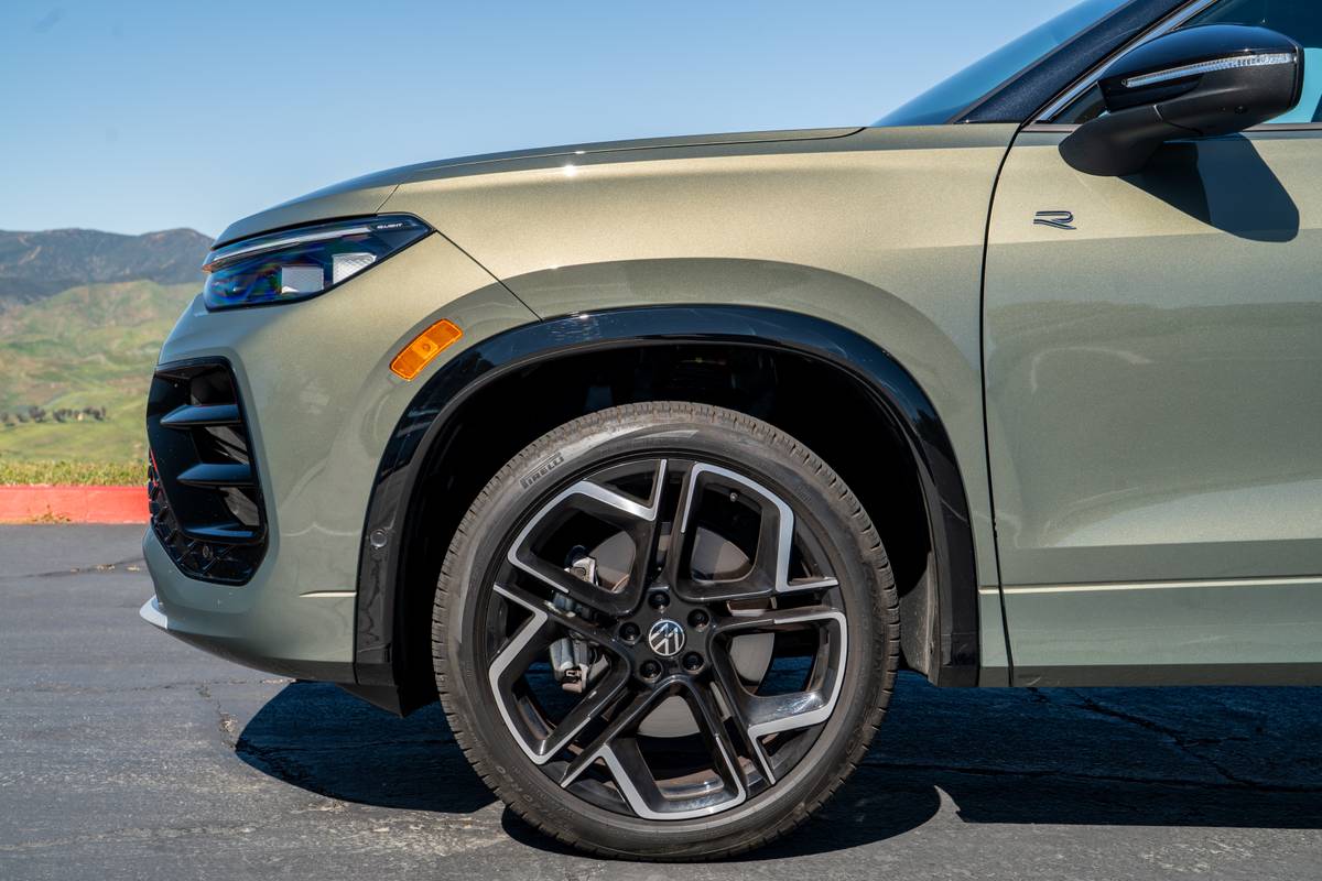 volkswagen tiguan sel r line turbo awd 2026 10 exterior wheel jpg