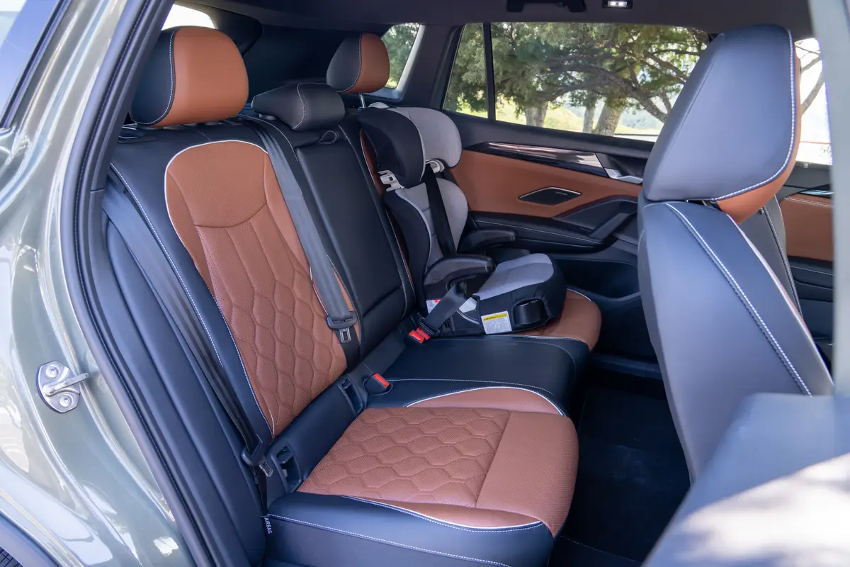 volkswagen tiguan sel r line turbo awd 2026 34 interior rear carseat jpg