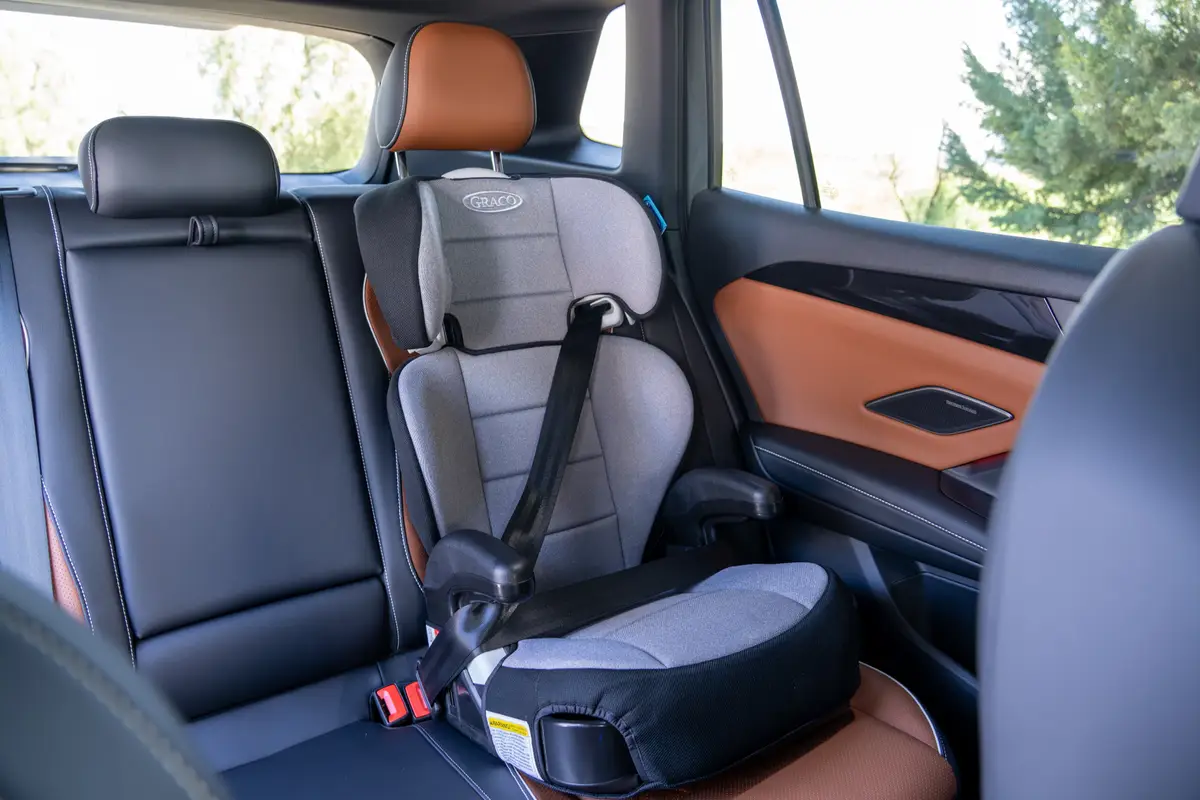 volkswagen tiguan sel r line turbo awd 2026 35 interior rear carseat jpg