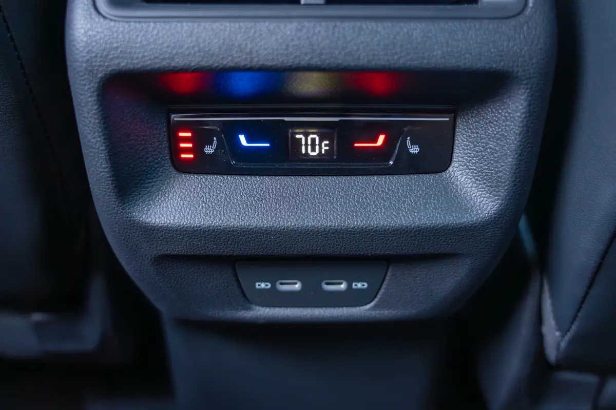 volkswagen tiguan sel r line turbo awd 2026 39 interior rear climate controls jpg