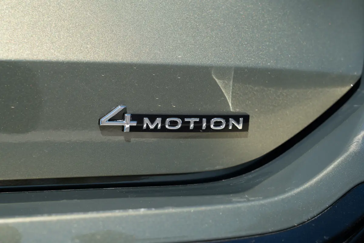 volkswagen tiguan sel r line turbo awd 2026 47 exterior badge detail jpg