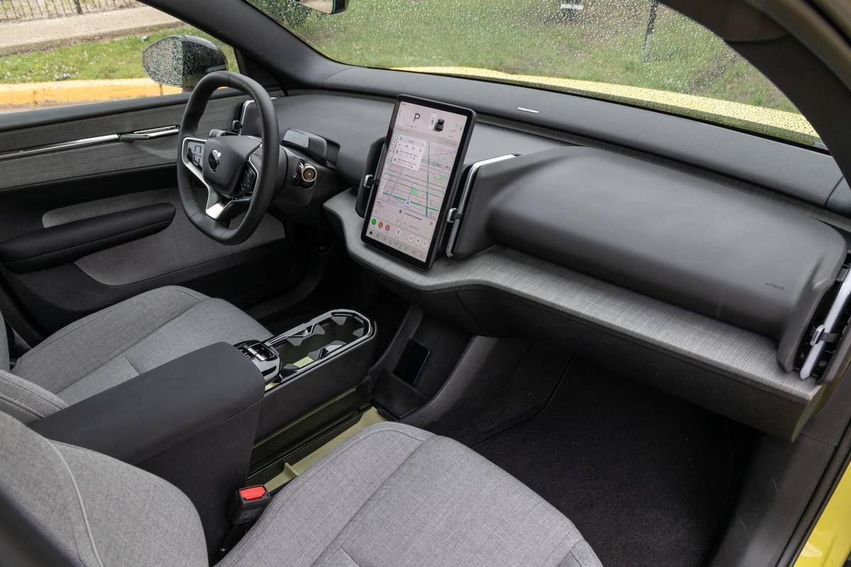 volvo ex30 2025 16 interior front row scaled jpg