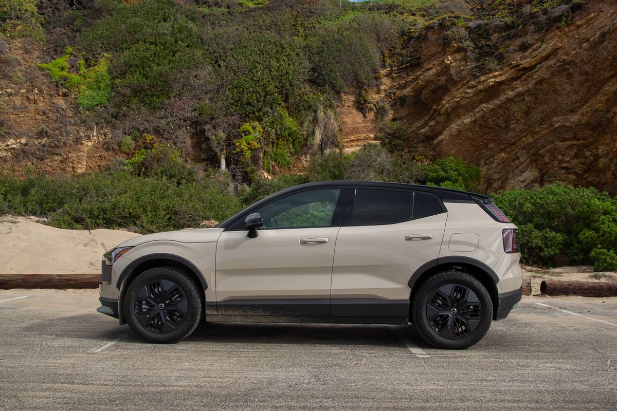 volvo ex30 cross country 2026 06 exterior profile jpg