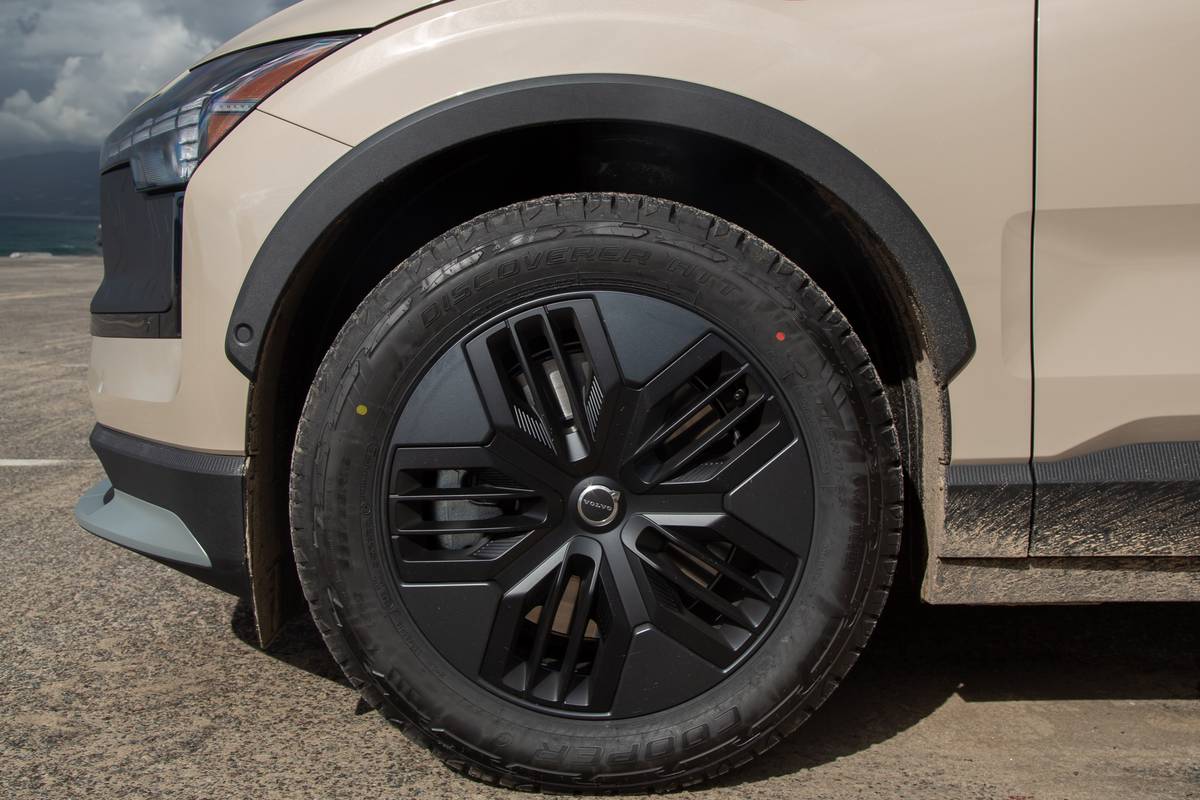 volvo ex30 cross country 2026 08 exterior wheel jpg
