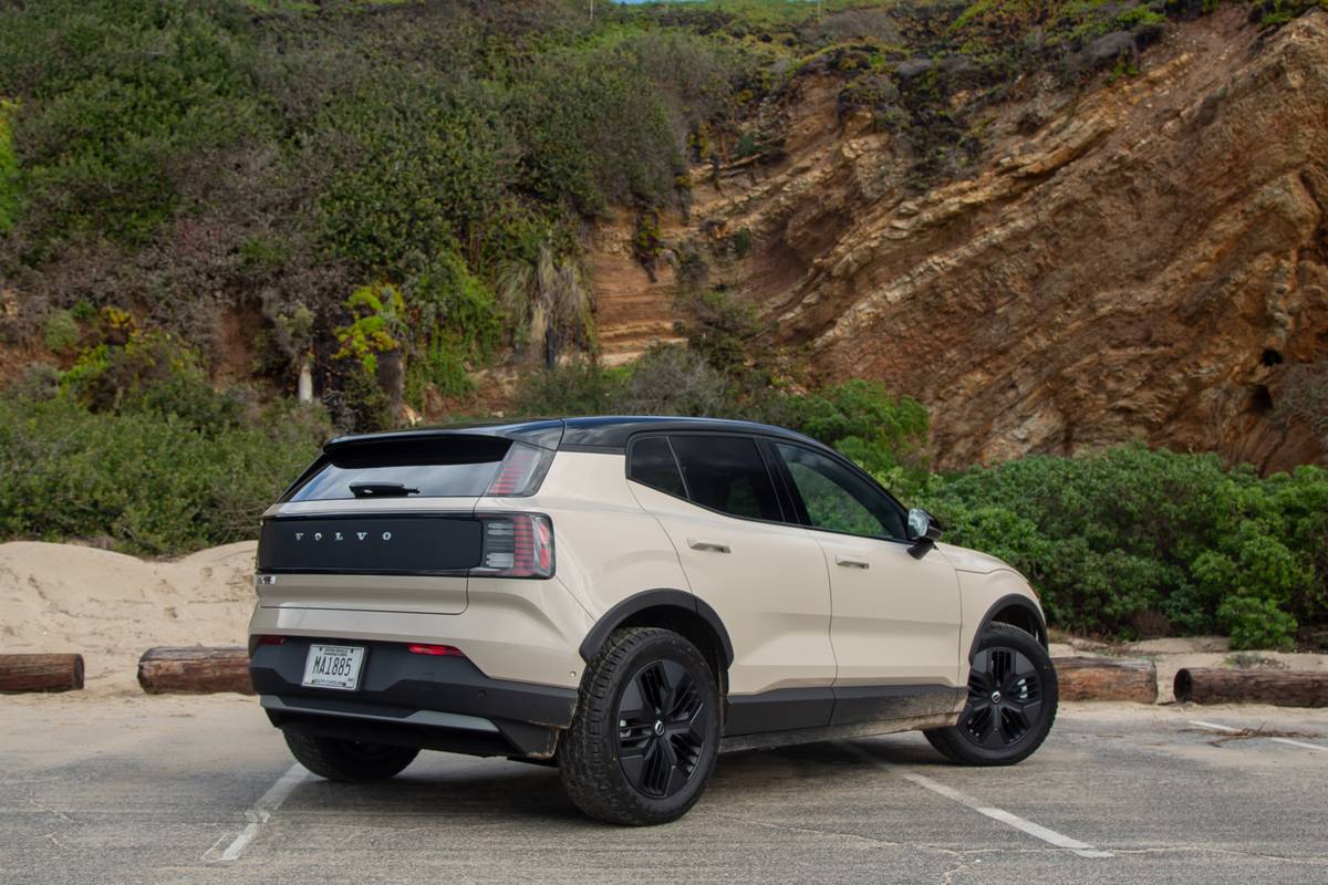 volvo ex30 cross country 2026 11 exterior rear angle jpg