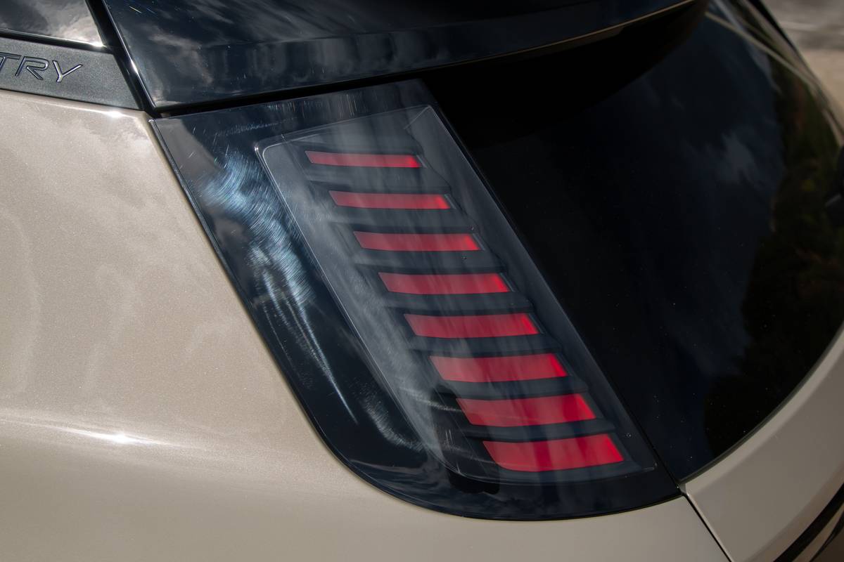 volvo ex30 cross country 2026 14 exterior taillight jpg